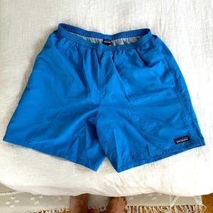 Patagonia water repellant shorts with liner - men’s M